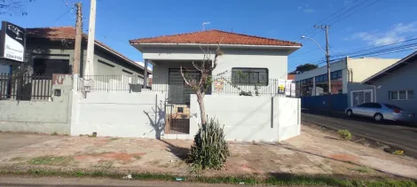 Alugar Casa / Padrão em Botucatu. apenas R$ 1.800,00